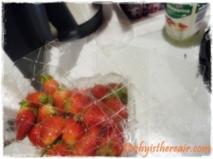 Strawberries and Gelatine are mixed in the Thermomix