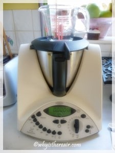 Set a jug, glass or pitcher on the lid to weigh ingredients