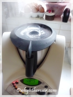 Photo 1: Steaming rice on Varoma Setting/Speed2; water boils through hole onto lid