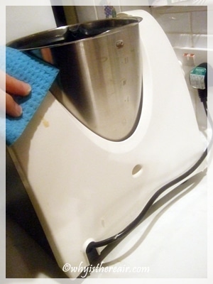 Don’t forget to wipe the back of the Thermomix where drips and spills can hide.