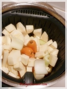 Prepare your vegetables and put them into the internal steaming basket